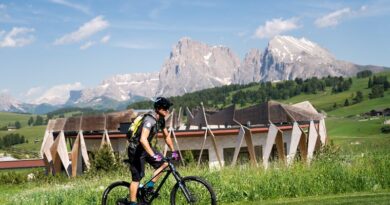 Estate 2023: vacanze ad alta quota all’Alpe di Siusi, il più grande altopiano d’Europa Car Free. Offerte e-bike days
