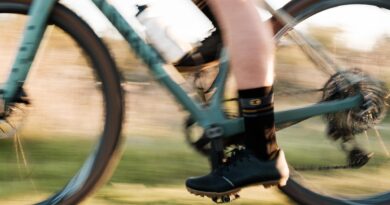 Candy Lace: le nuove scarpe Crankbrothers per il gravel e l’avventura in bicicletta. Caratteristiche e prezzi